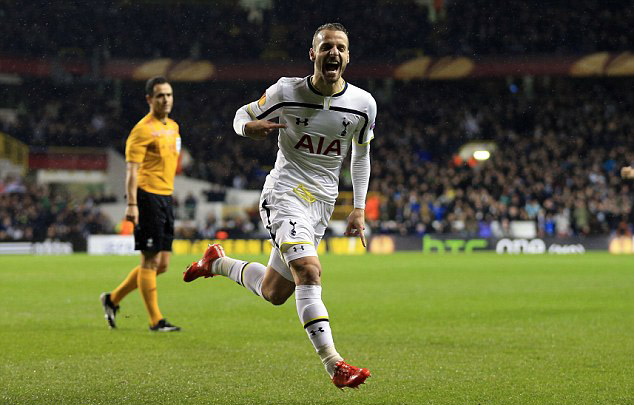 Kanavi 的肥胖Fuyego在中期失误，最终做出了贡献。 Anyone's Legend 冲动地发起了一场团战，被 Top Esports 扳平了比分。