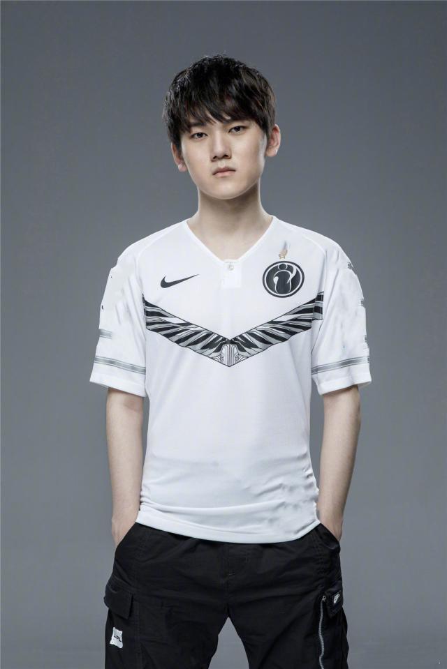 lmbt 与 STYKO 和 oskar 组建了一个新团队。